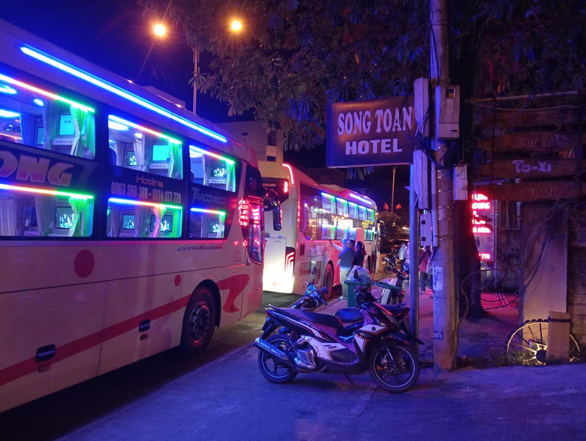 Song Toan Hotel Phong Nha Exterior foto